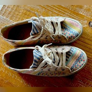 Used inkkas low tops size 9